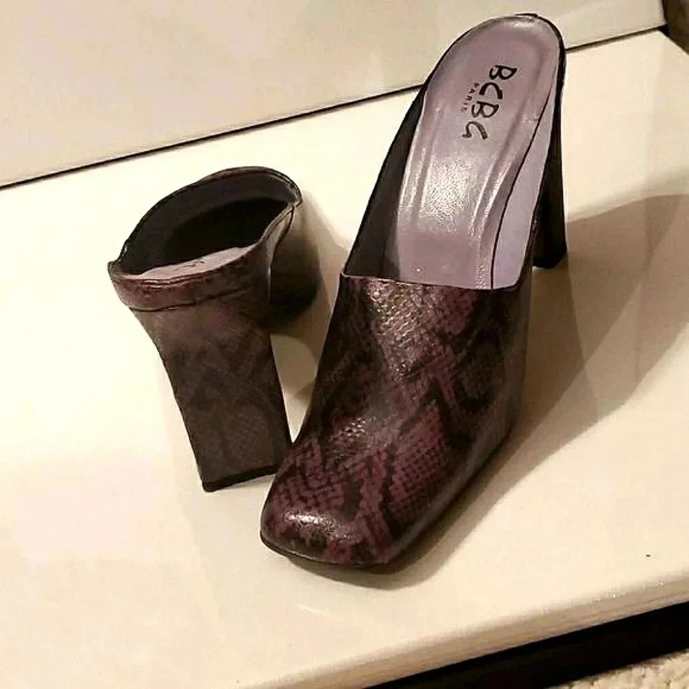 BCBGPARIS purple and black faux snakeskin 3" heels Size 8.5